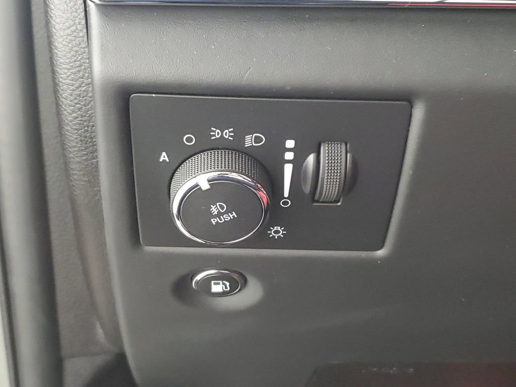 Used 2021 Jeep Grand Cherokee SRT image 28