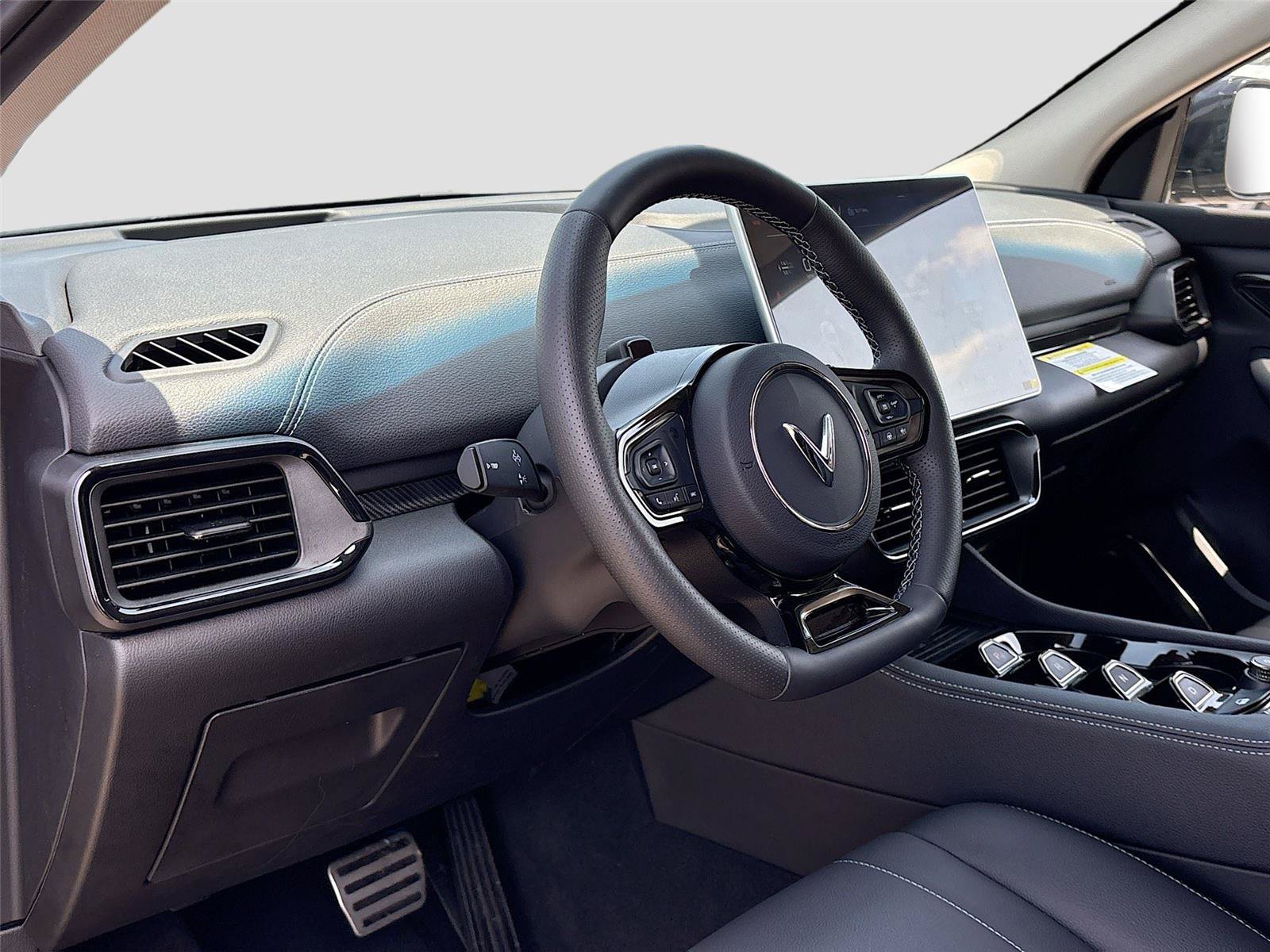 New 2025 VinFast VF 8 Eco AWD/4WD image 9