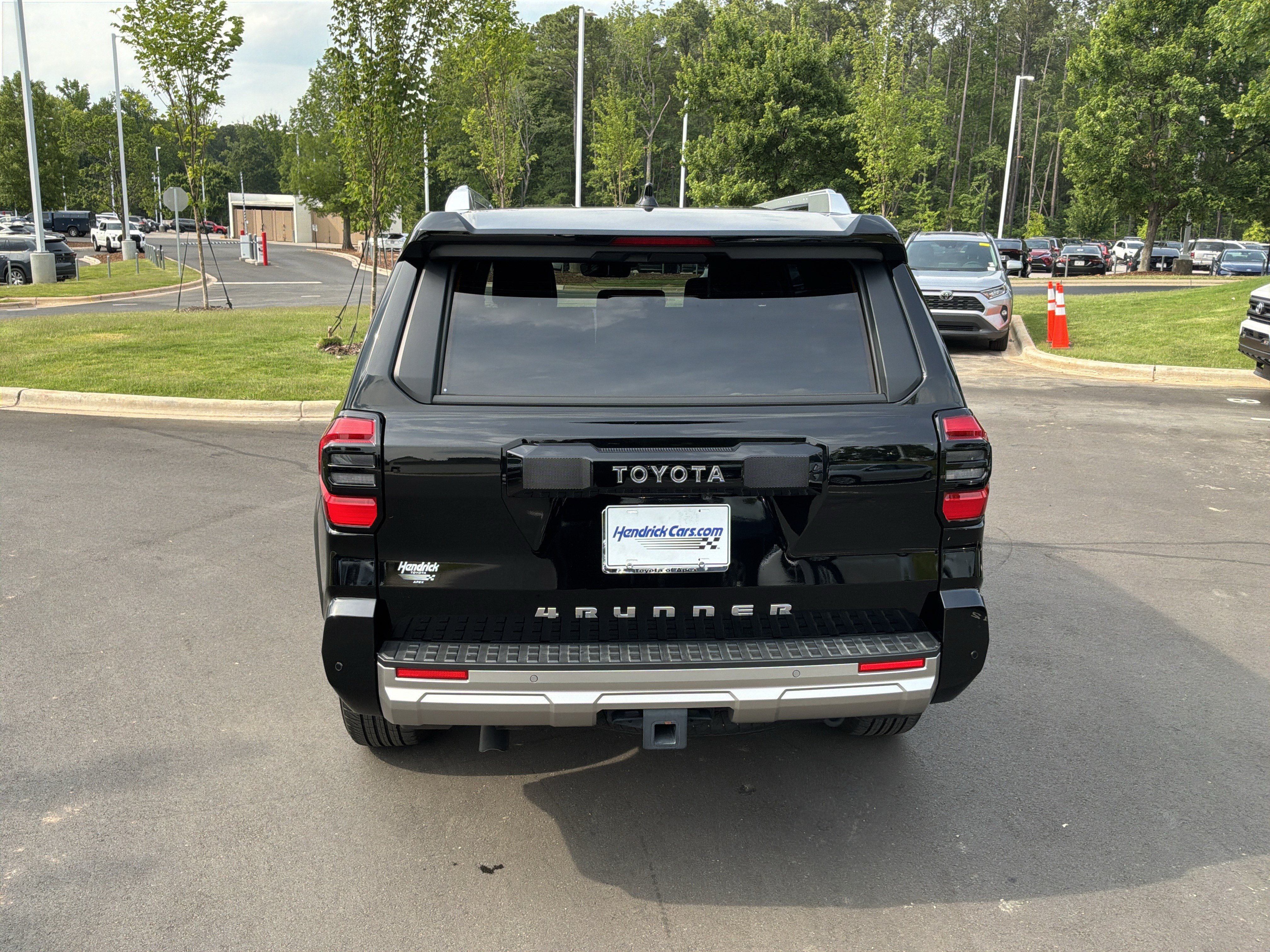 Used 2025 Toyota 4Runner Limited AWD/4WD image 10