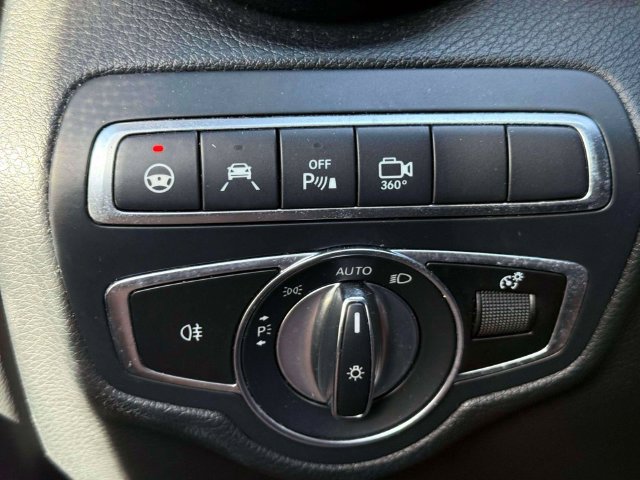 Used 2019 Mercedes-Benz GLC 300 4MATIC image 23