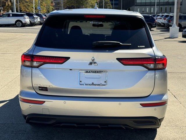 Used 2022 Mitsubishi Outlander ES image 4