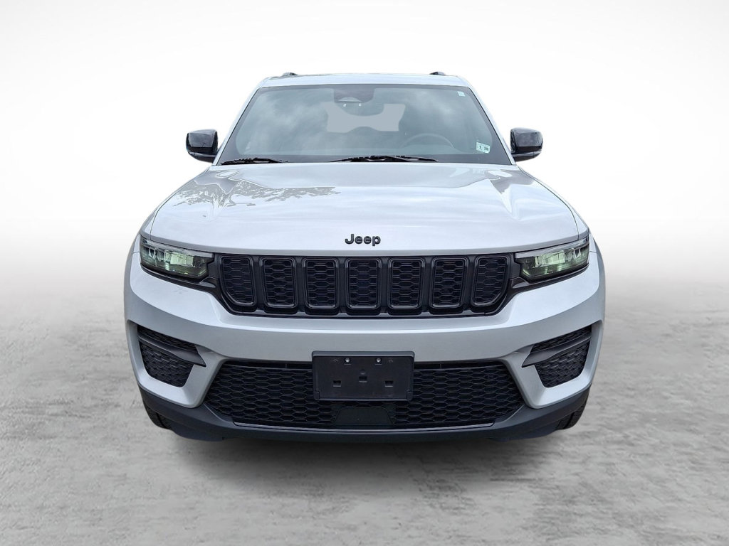 Used 2023 Jeep Grand Cherokee Altitude AWD/4WD image 8