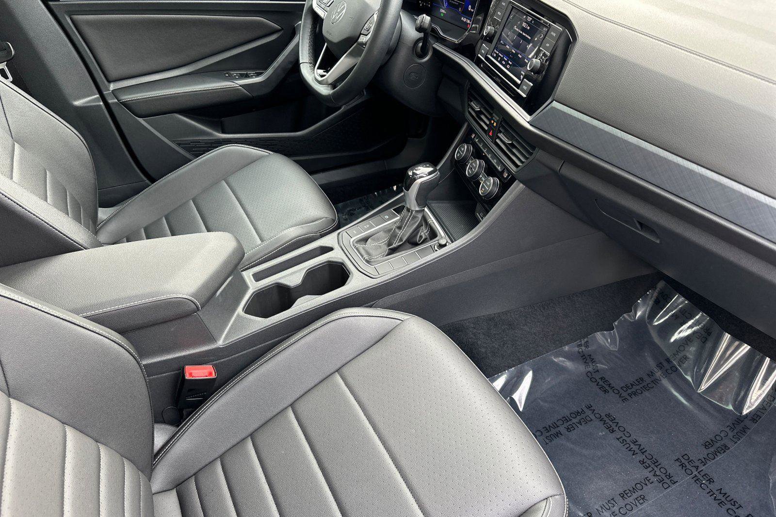 Used 2022 Volkswagen Jetta SE w/ Panoramic Sunroof Package image 14