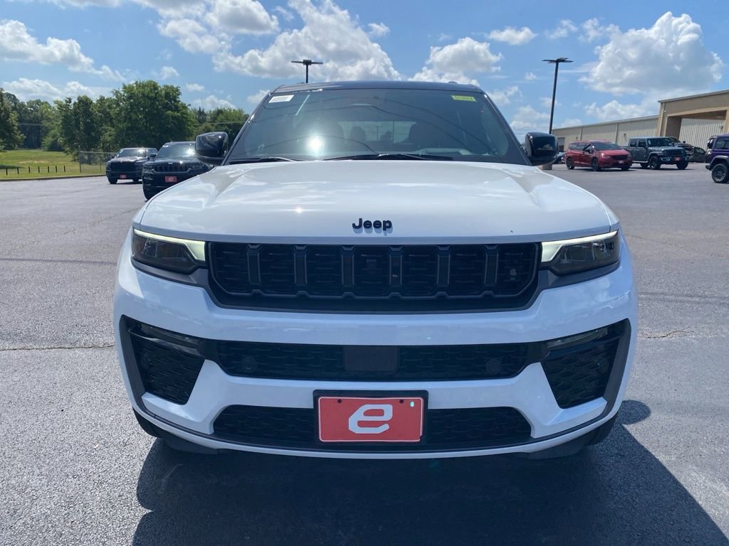 New 2026 Jeep Grand Cherokee Summit AWD/4WD image 2