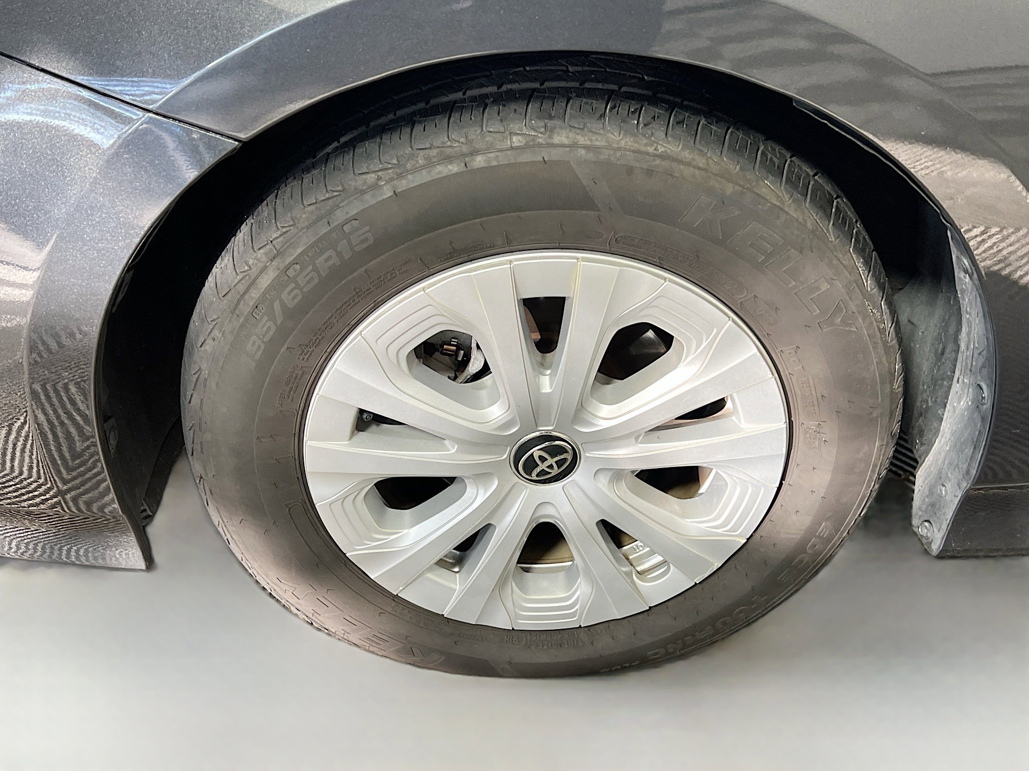 Used 2022 Toyota Prius L Eco image 14