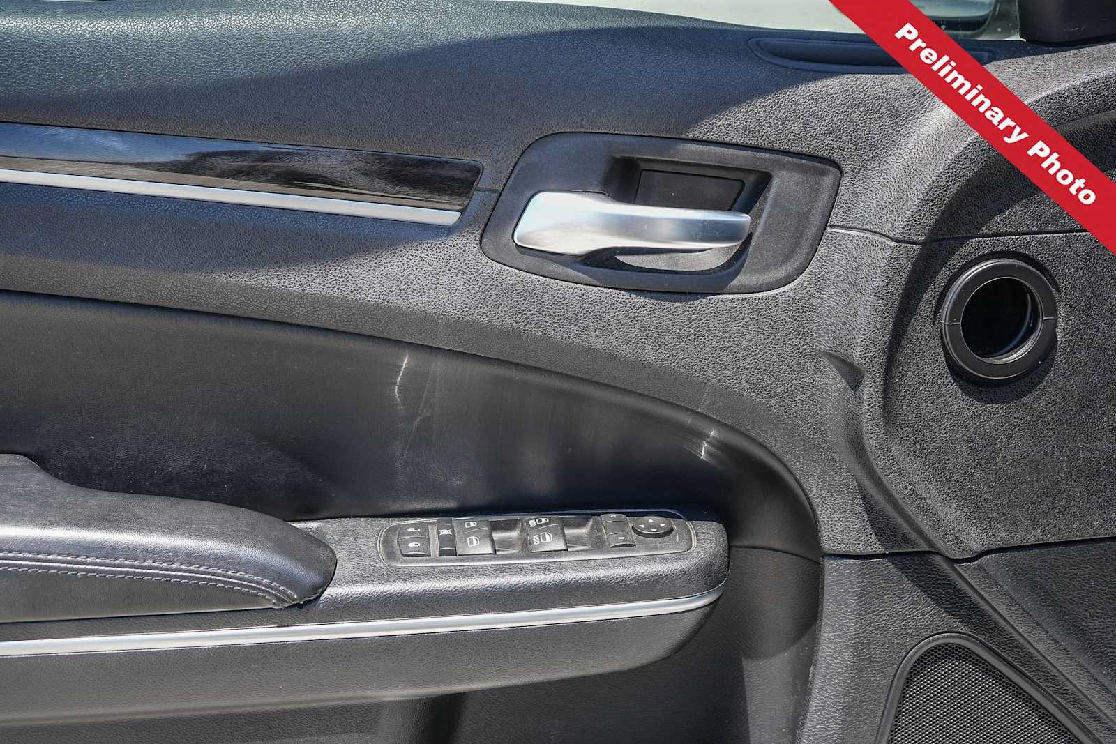 Used 2016 Chrysler 300 Limited RWD image 16