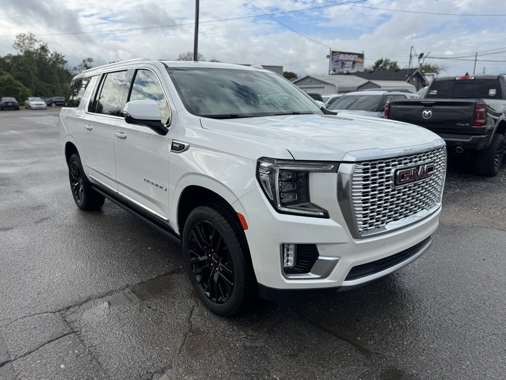 Used 2023 GMC Yukon XL Denali image 3