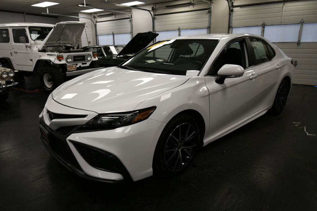 Certified 2024 Toyota Camry SE image 3