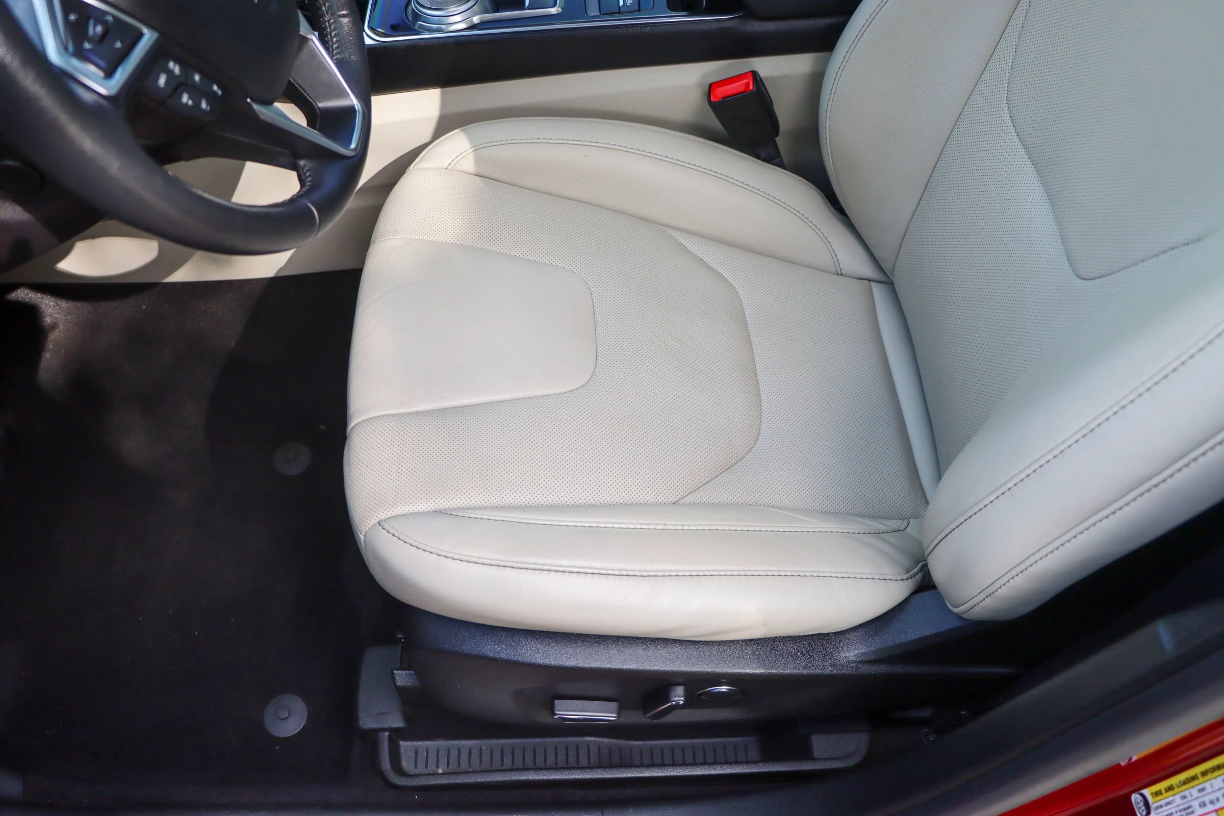 Used 2019 Ford Edge Titanium w/ Equipment Group 301A FWD image 16