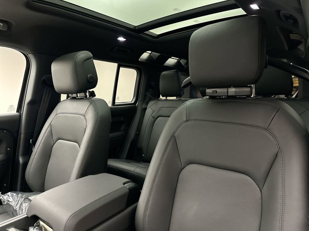 New 2025 Land Rover Defender 110 X-Dynamic SE image 10