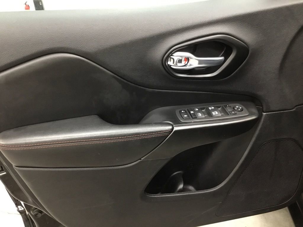 Used 2022 Jeep Cherokee Trailhawk w/ Trailer Tow Group image 8