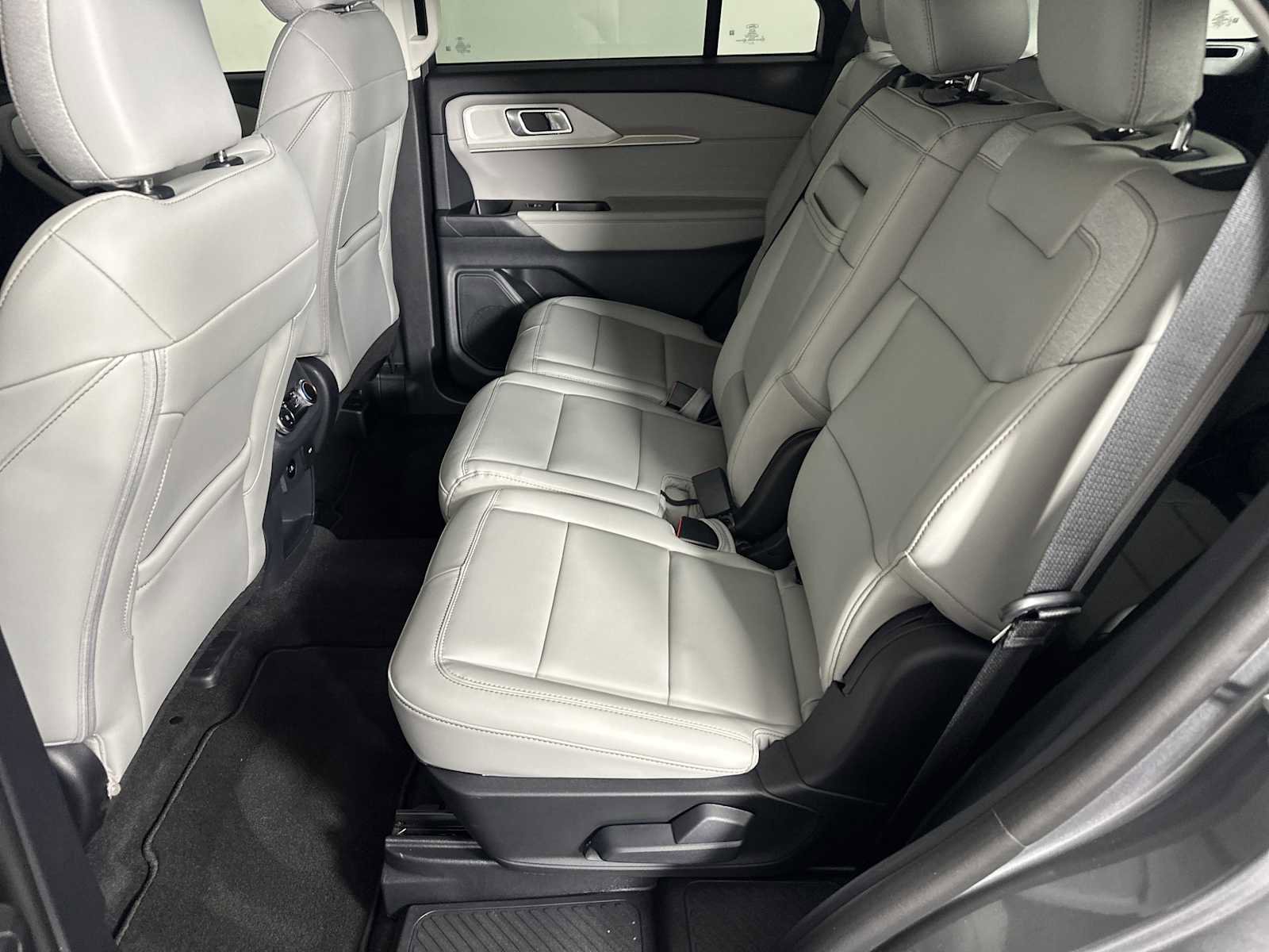 Used 2025 Ford Explorer Active w/ Active Comfort Package AWD/4WD image 22