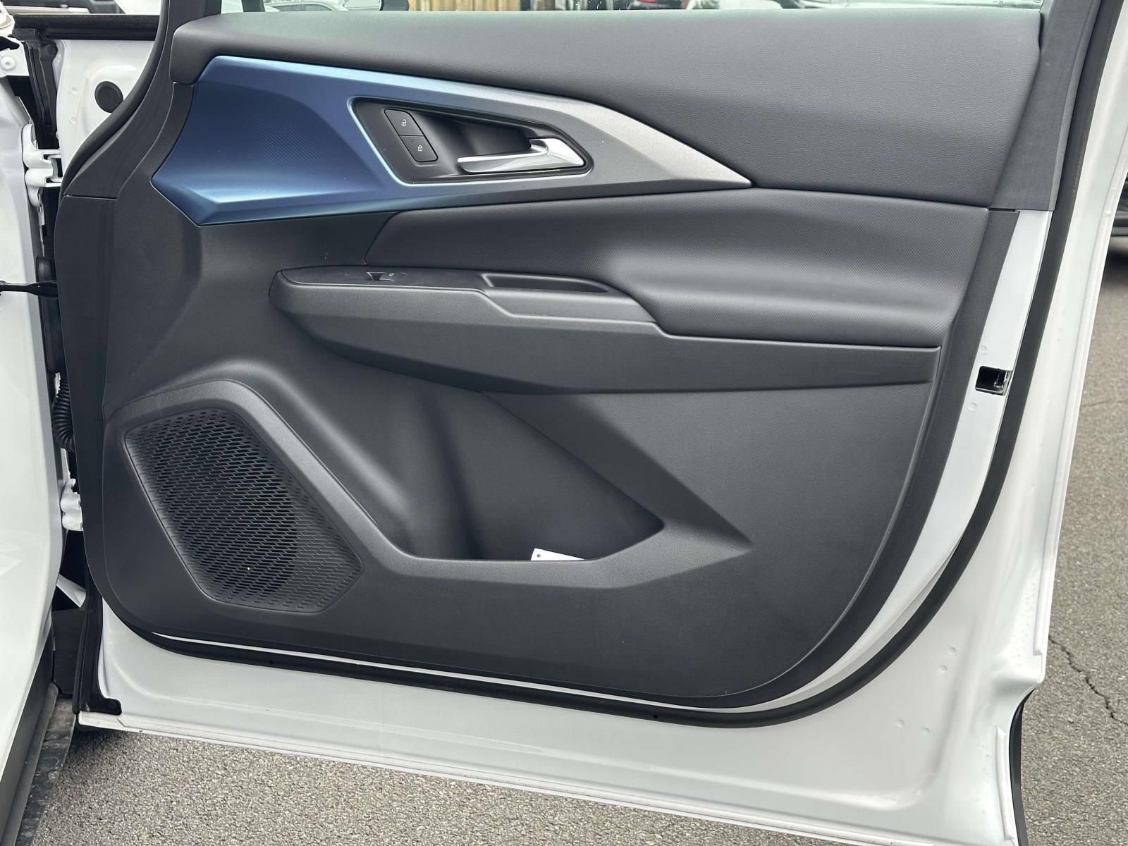 New 2026 Chevrolet Equinox EV LT image 25