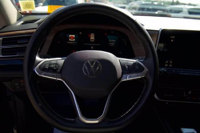 Used 2025 Volkswagen Atlas SE FWD image 18