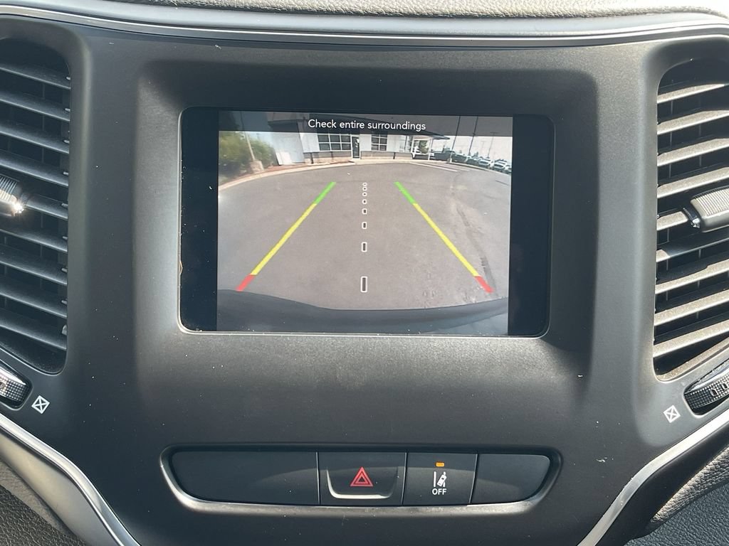 Used 2021 Jeep Cherokee Latitude FWD image 14