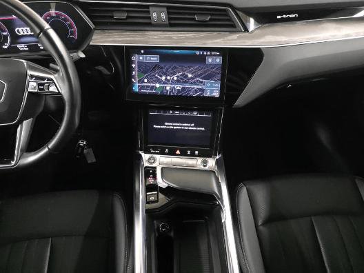 Used 2023 Audi e-tron Premium Plus w/ Premium Plus Package image 17