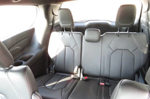 New 2026 Chrysler Pacifica Select image 13