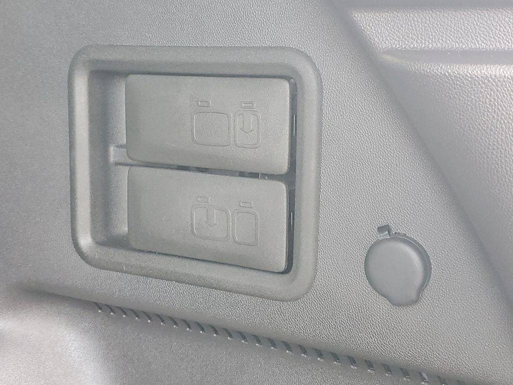 Used 2024 Chevrolet Equinox LT w/ LPO, Floor Liner Package FWD image 30
