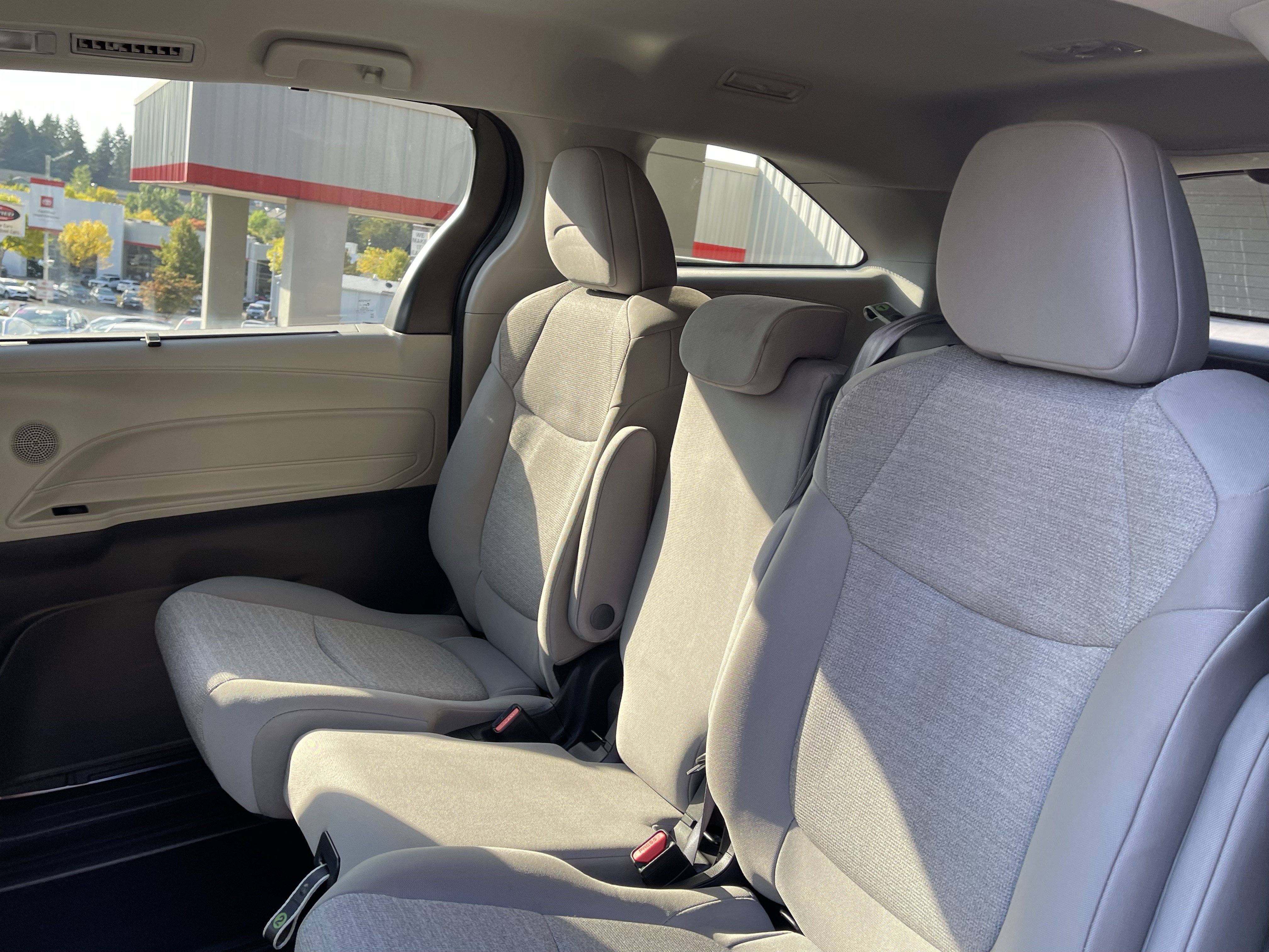 Certified 2024 Toyota Sienna LE AWD/4WD image 15