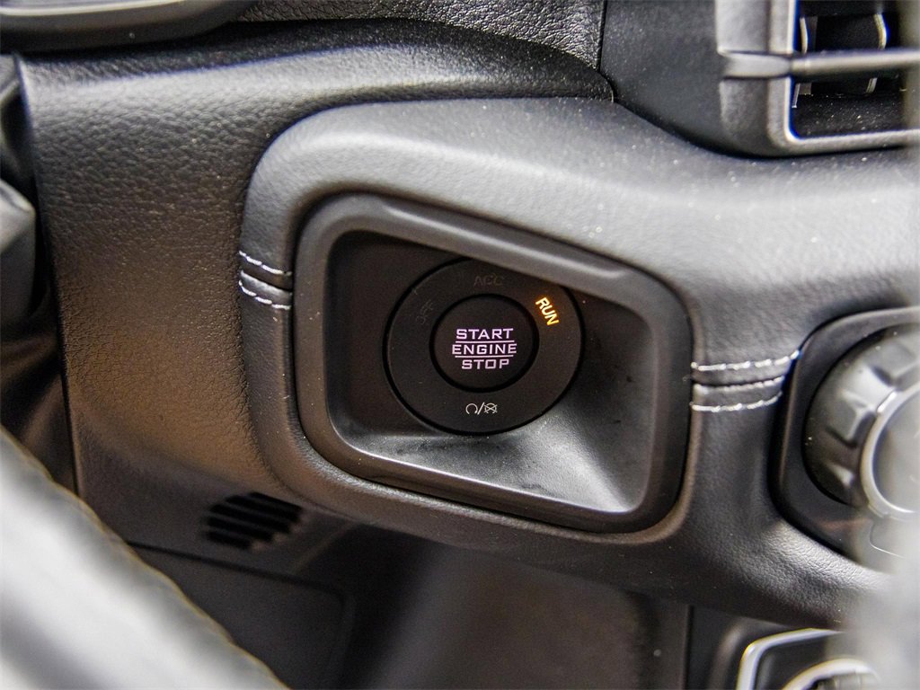 Used 2025 Jeep Wrangler Unlimited Rubicon image 35