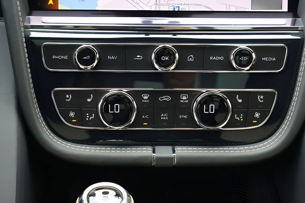 Used 2025 Bentley Bentayga Extended Wheelbase AWD/4WD image 20