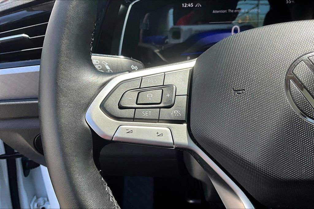 Used 2023 Volkswagen Jetta SE w/ Panoramic Sunroof Package FWD image 9