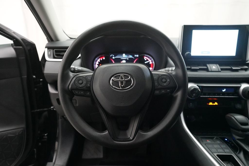 Used 2025 Toyota RAV4 XLE image 4