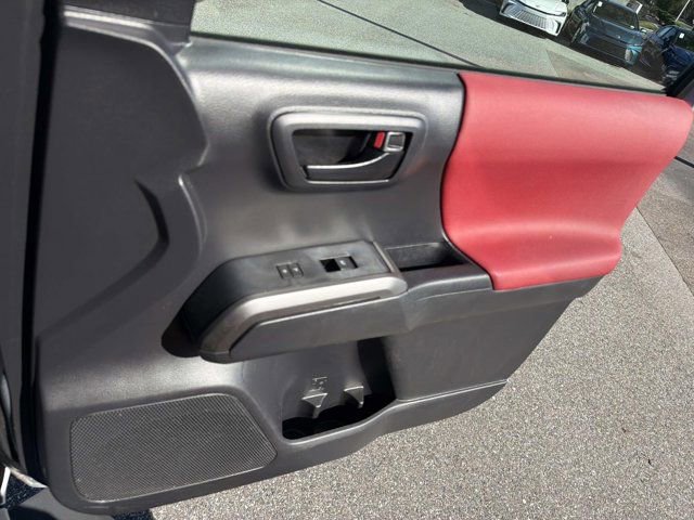 Used 2022 Toyota Tacoma SR5 w/ Technology Package image 15