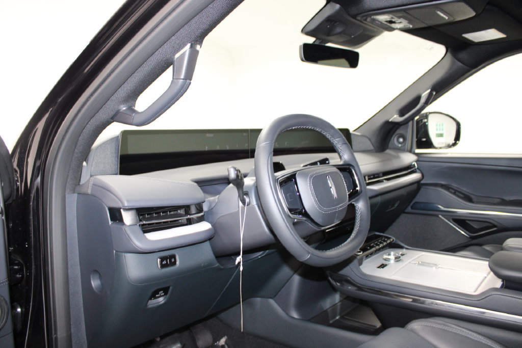 New 2027 Lincoln Navigator Reserve w/ Jet Appearance Package AWD/4WD image 26
