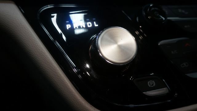 Used 2024 Chrysler Pacifica Touring-L image 19