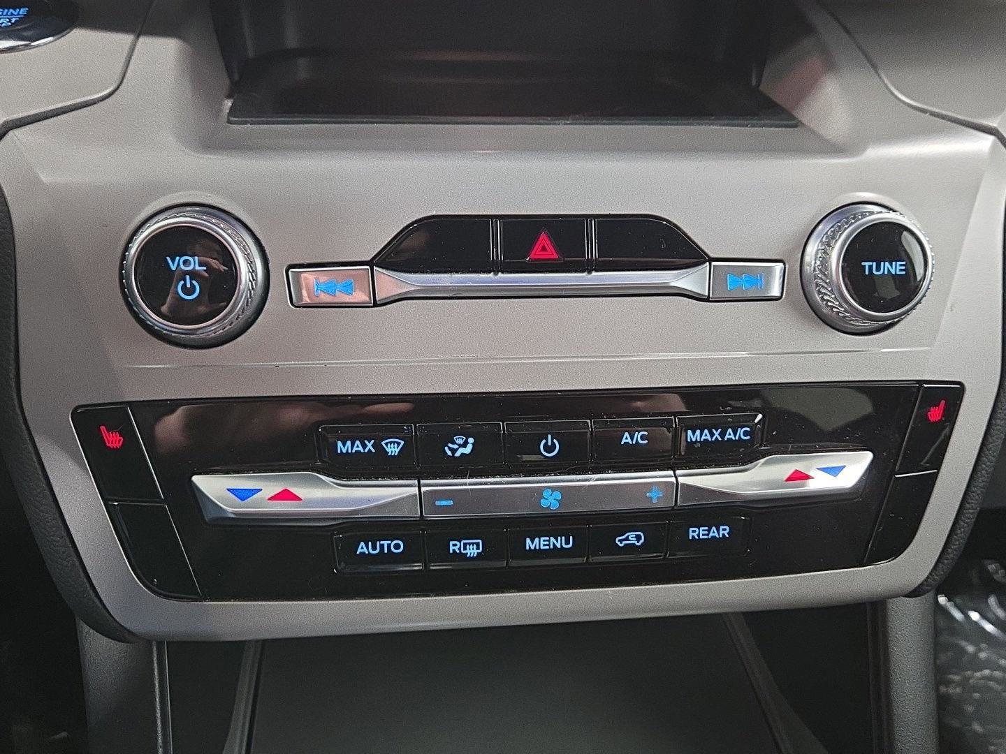 Used 2023 Ford Explorer XLT image 5