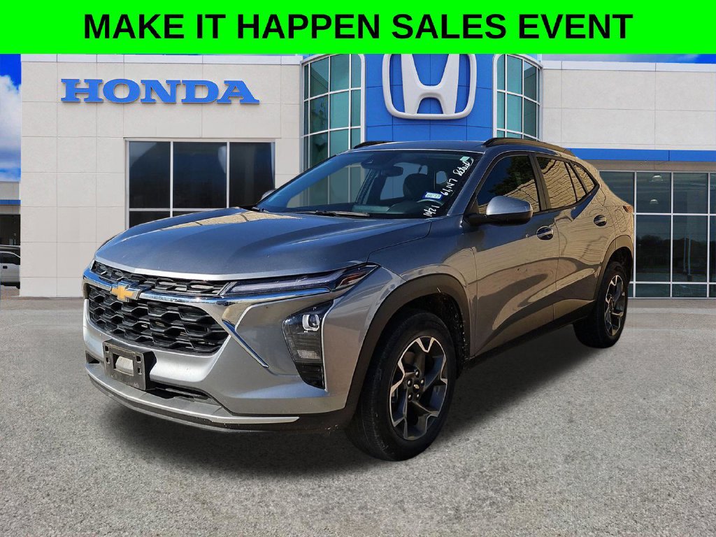 Used 2024 Chevrolet Trax LT w/ Driver Confidence Package FWD image 6
