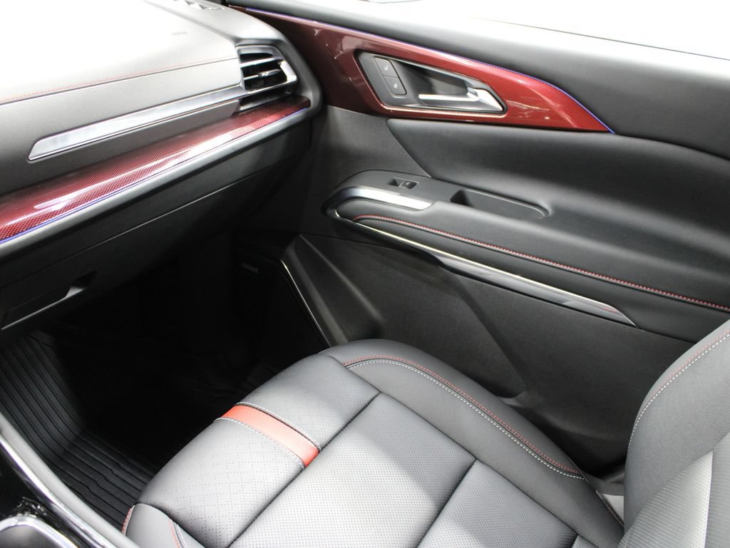 Used 2026 Chevrolet Traverse RS w/ LPO, Floor Liner Package AWD/4WD image 36