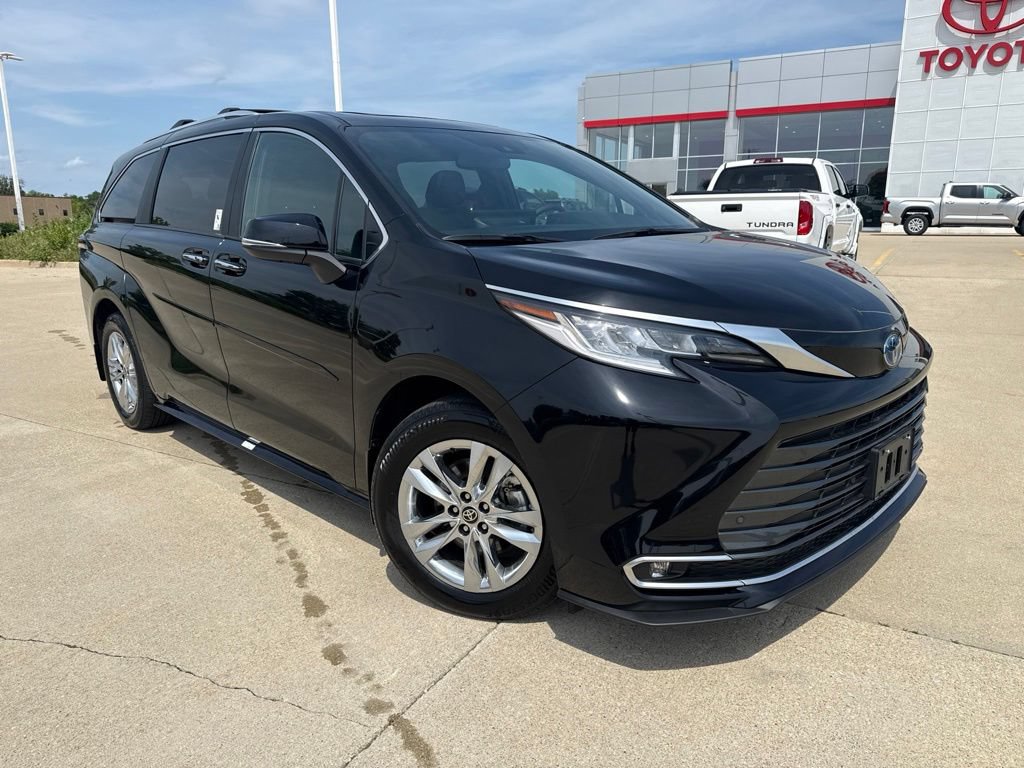Certified 2025 Toyota Sienna Limited AWD/4WD image 2