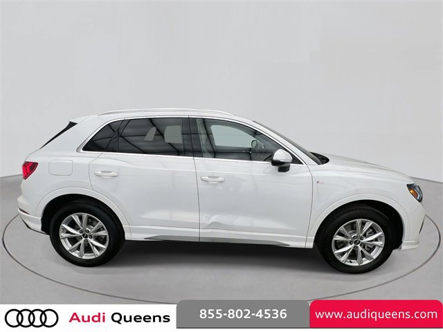Used 2023 Audi Q3 2.0T Premium w/ Convenience Package image 4