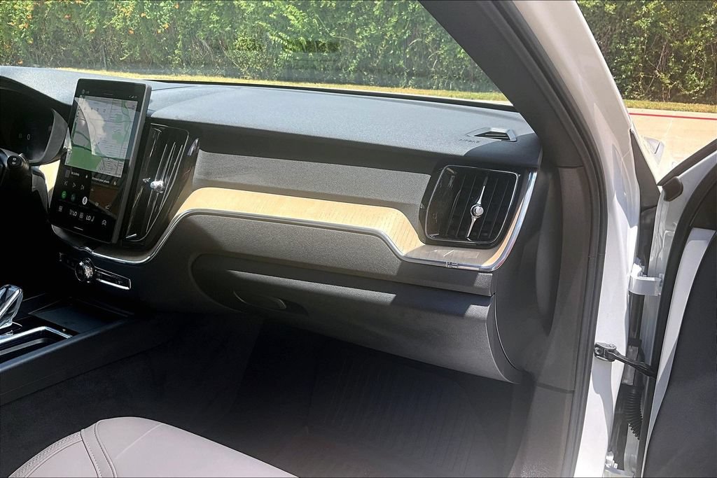 Used 2026 Volvo XC60 B5 Plus AWD/4WD image 21