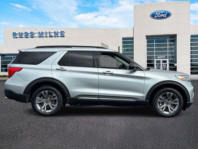 Used 2024 Ford Explorer XLT w/ Equipment Group 202A AWD/4WD image 2