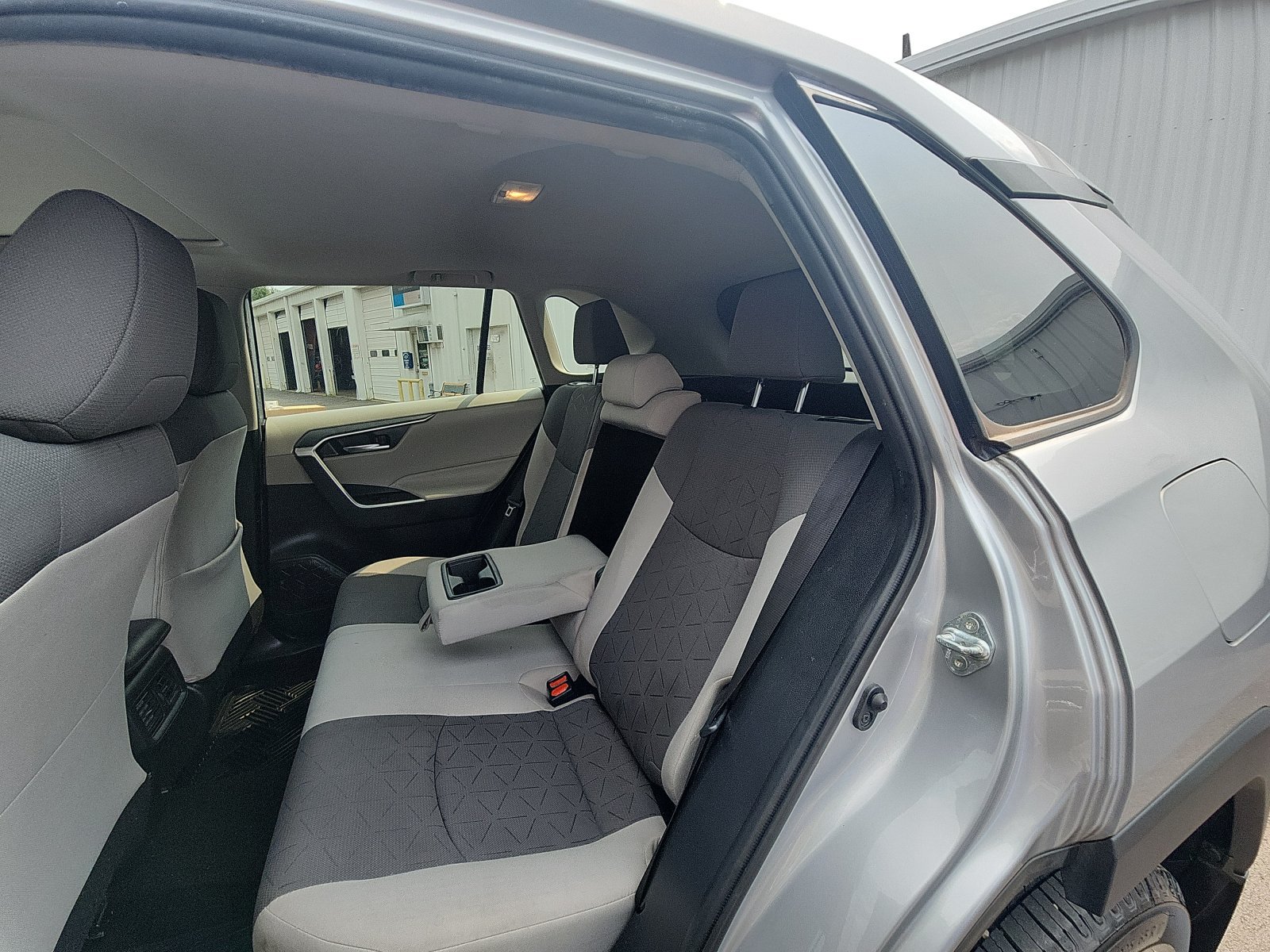 Used 2020 Toyota RAV4 XLE w/ Convenience Package AWD/4WD image 23