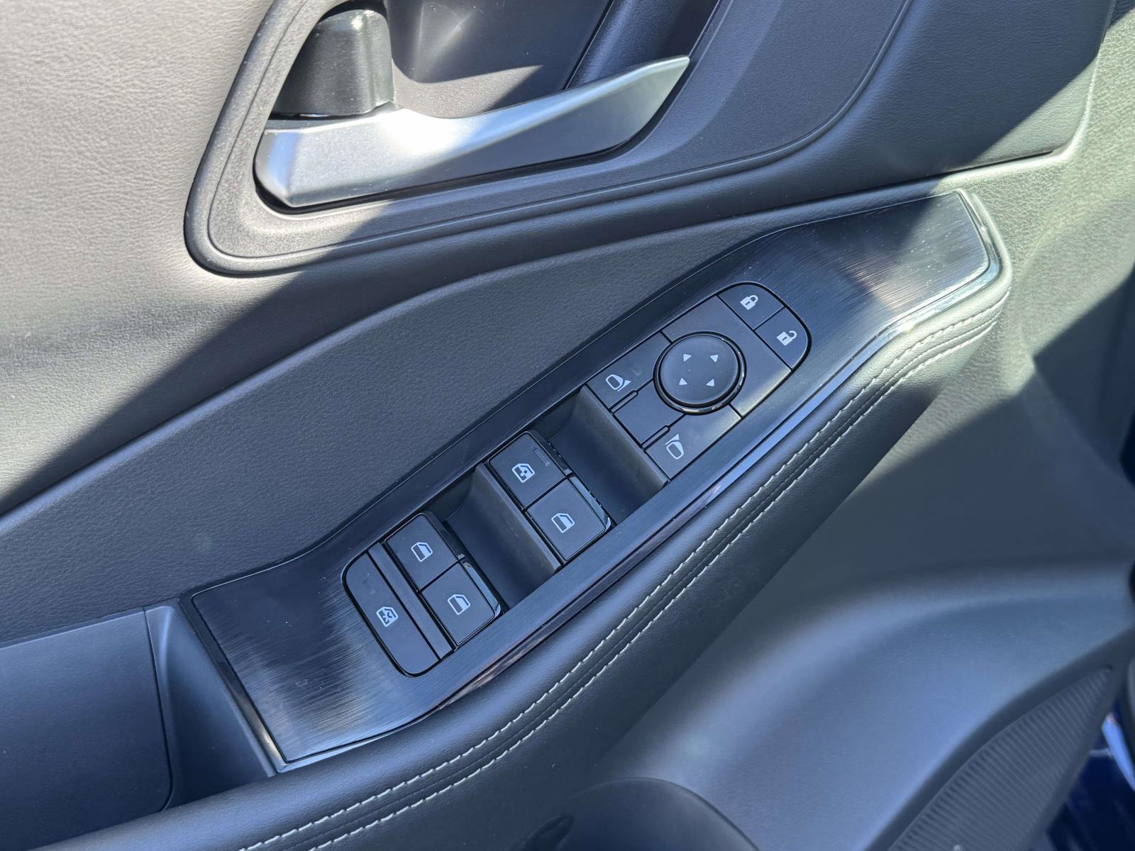 Used 2026 Nissan Rogue SV image 30