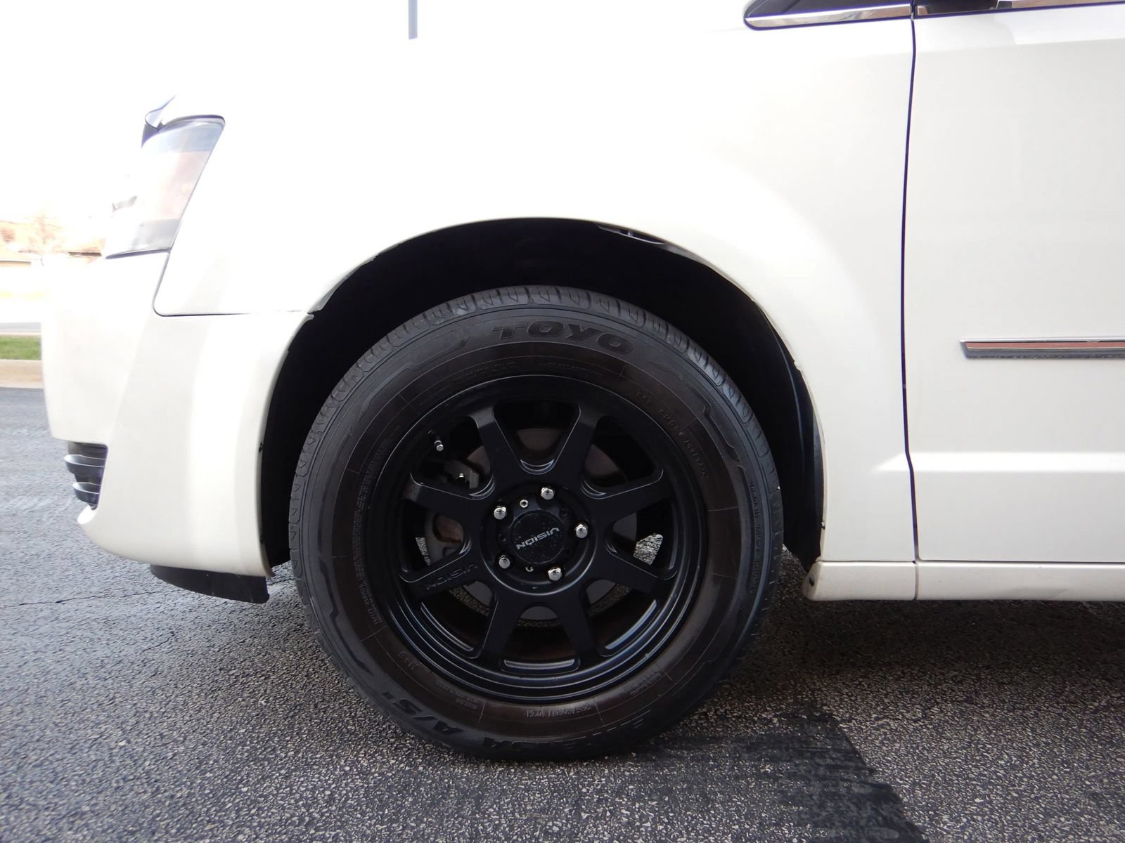 Used 2010 Dodge Grand Caravan SXT FWD image 25