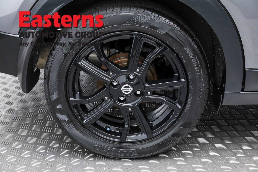 Used 2020 Nissan Kicks SR image 27