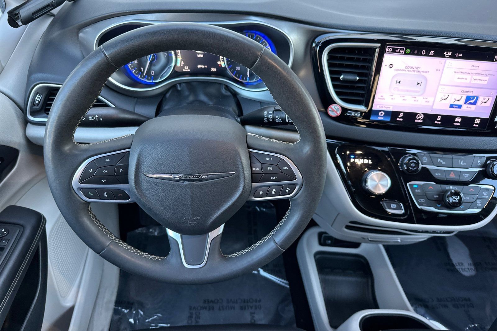 Used 2023 Chrysler Pacifica Touring-L FWD image 14
