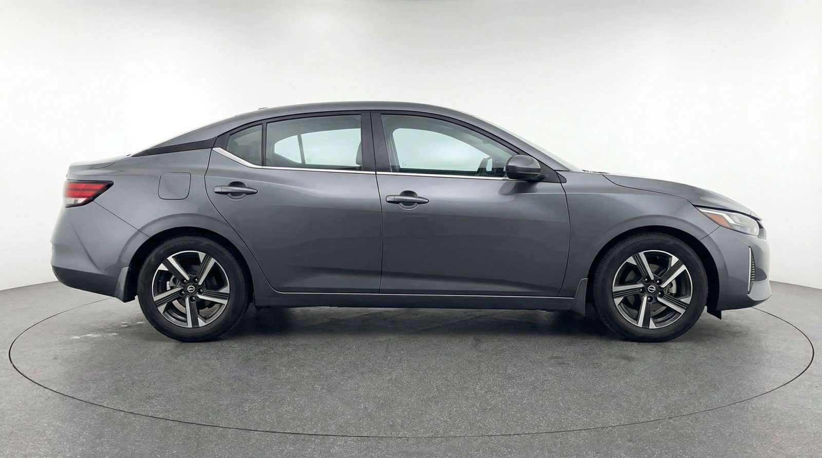 Used 2025 Nissan Sentra SV FWD image 11