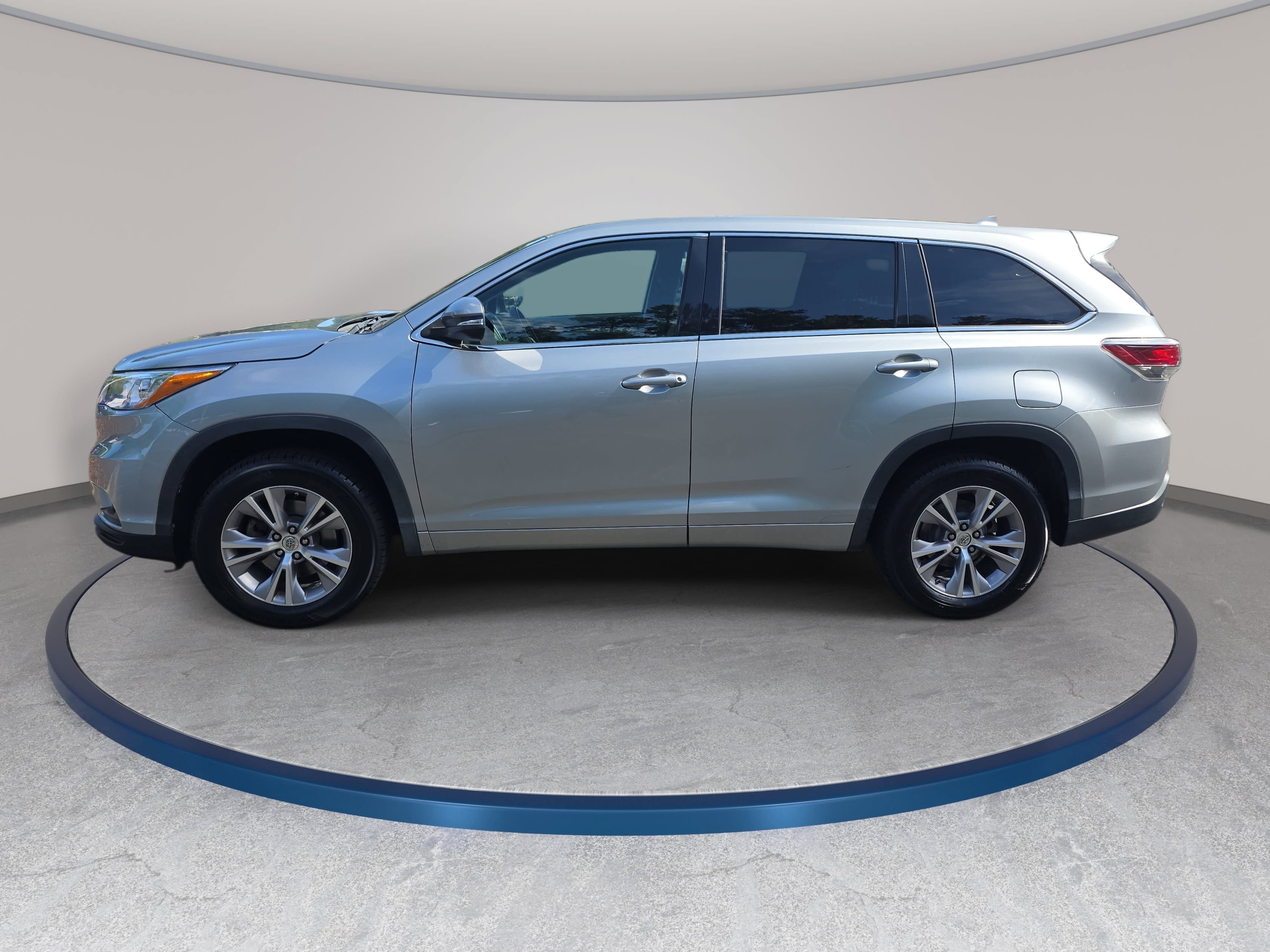 Used 2015 Toyota Highlander Plus FWD image 8
