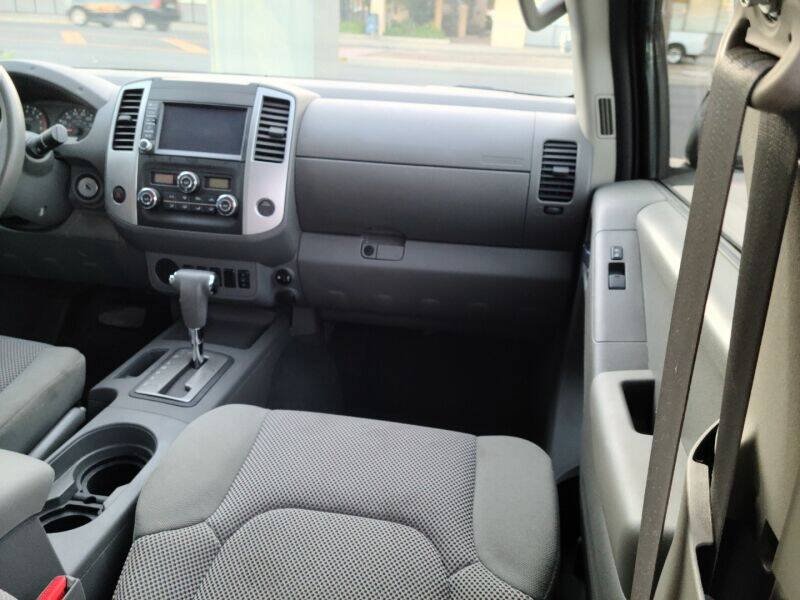 Used 2019 Nissan Frontier SV w/ Value Truck Package RWD image 4