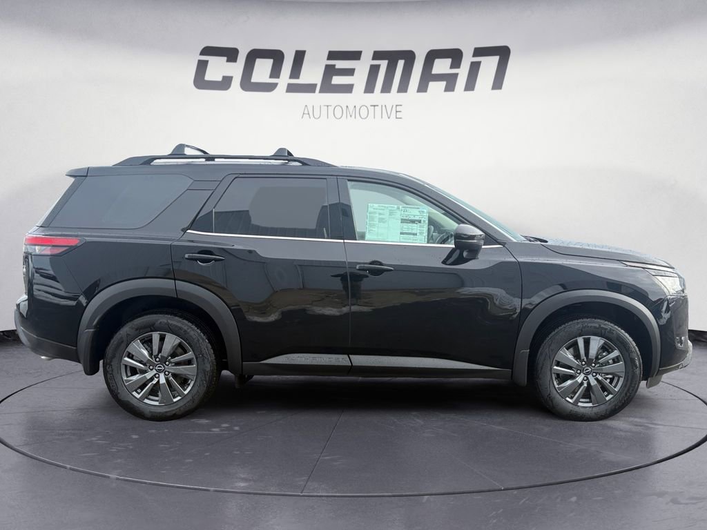 New 2025 Nissan Pathfinder SV image 6