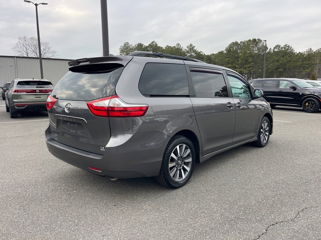 Used 2018 Toyota Sienna LE image 8