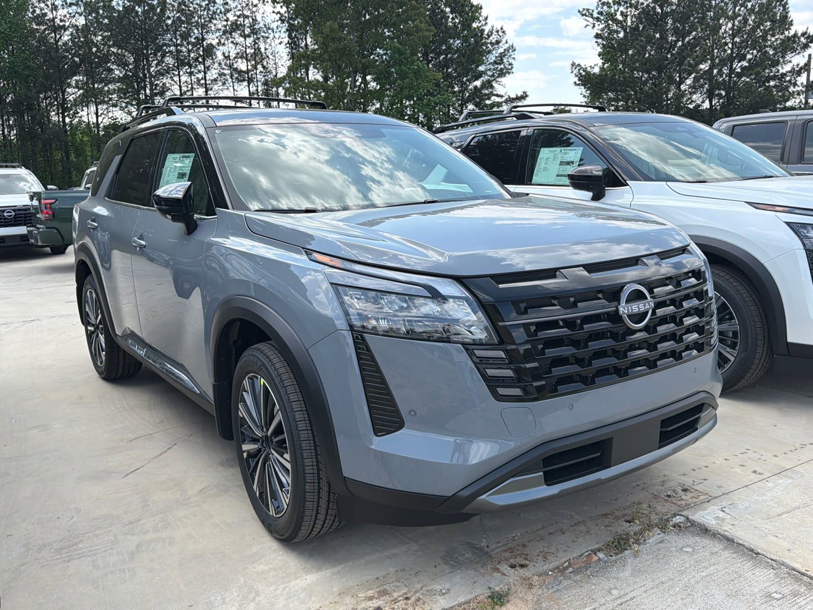 New 2026 Nissan Pathfinder Platinum FWD image 3