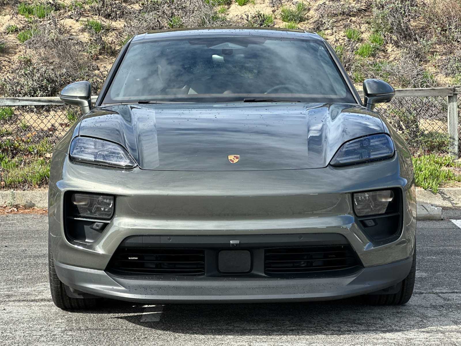 Certified 2025 Porsche Macan Electric RWD image 11