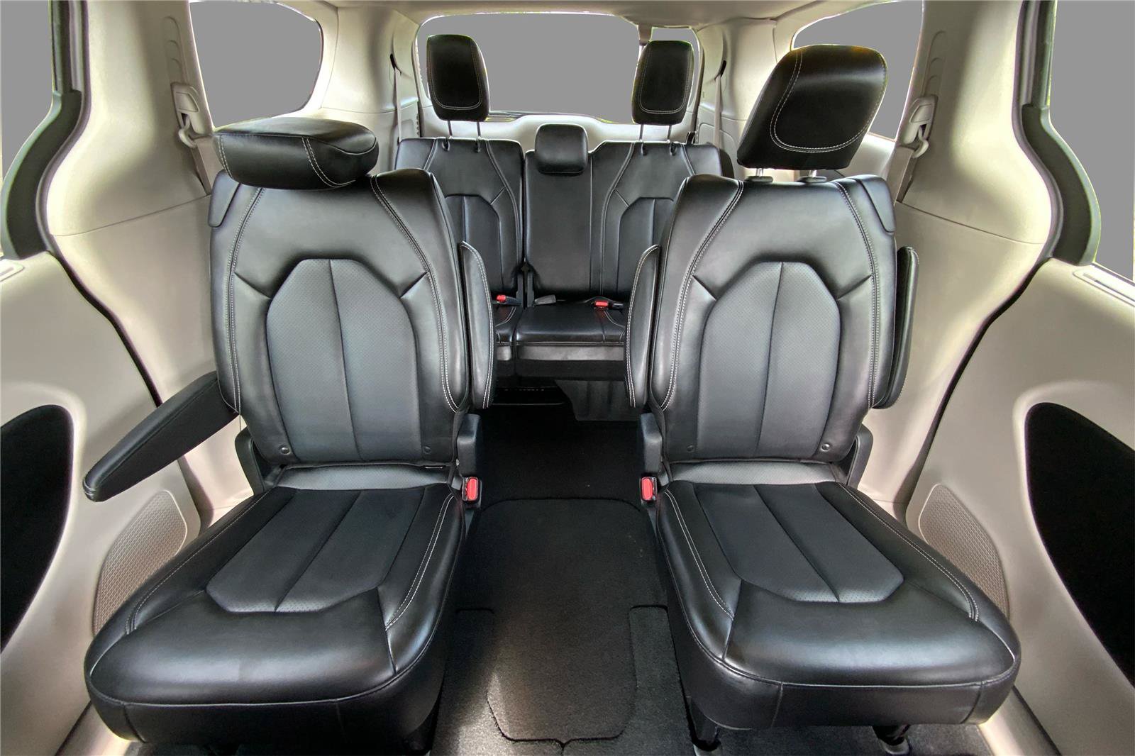 Used 2024 Chrysler Pacifica Touring-L FWD image 14